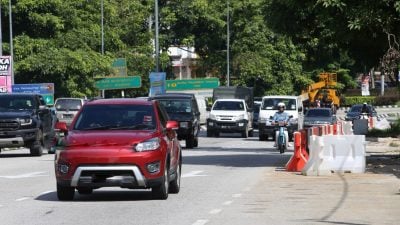 受雨季移電纜推遲三星期 務邊路關一車道施工治水