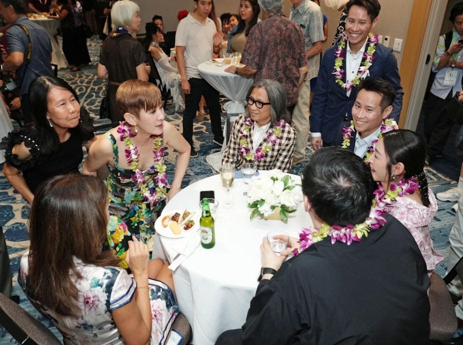 吴君如获夏威夷“焦点香港影人”奖　腰肢撩人跳草裙舞庆祝