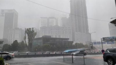 視頻 | 國會延遲 多地水災 雪隆豪雨上班族大遲到