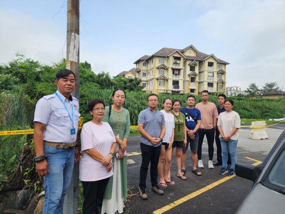  土崩河堤塌2车险坠河 游佳豪：市会水利局研究抢修