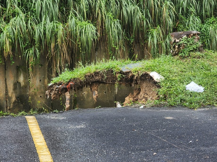  土崩河堤塌2车险坠河 游佳豪：市会水利局研究抢修