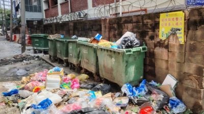 蘇丹街鳳凰餅家後門 |  垃圾槽安置地點不當   後巷淪垃圾巷