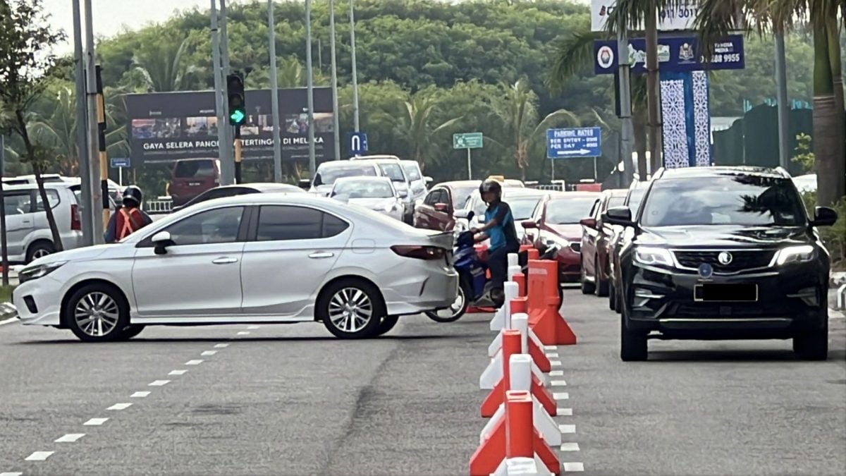 大坑重建需一年半载·附近下沉龟裂 民众忧心