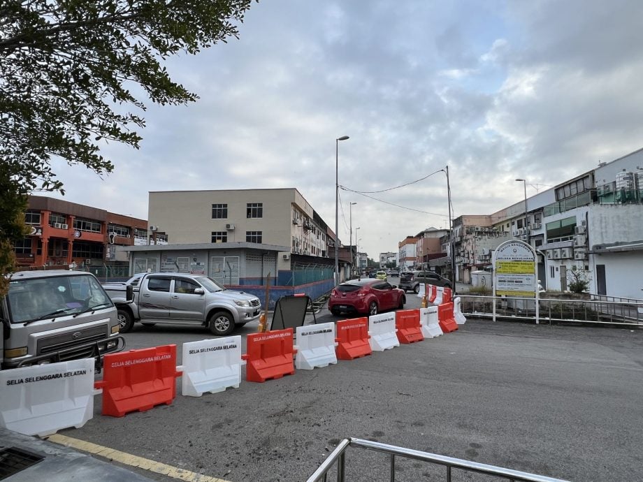 大坑重建需一年半载·附近下沉龟裂 民众忧心