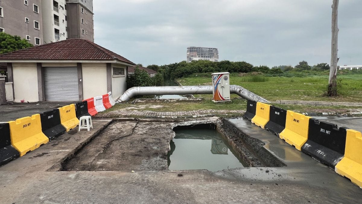 大坑重建需一年半载·附近下沉龟裂 民众忧心