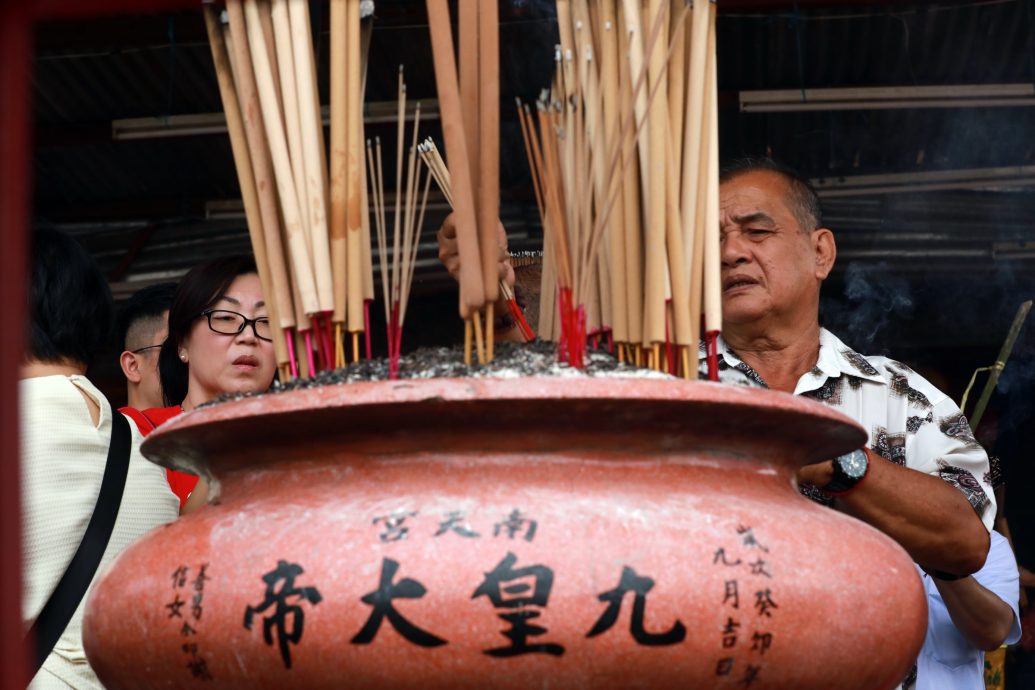 大都会封面/安邦九皇爷丐帮收入锐减，叹行情差