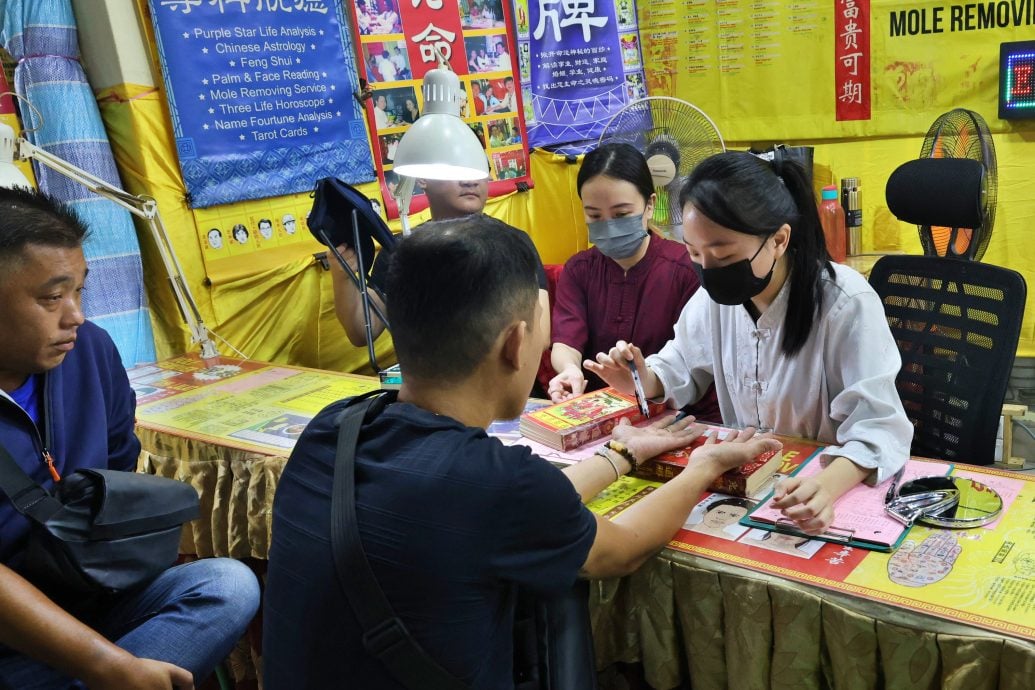 大都会/封面/安邦九皇爷诞汇集亚洲美食 崛起塔罗牌占卜风气 竹筒拔罐传统技术屹立不倒 