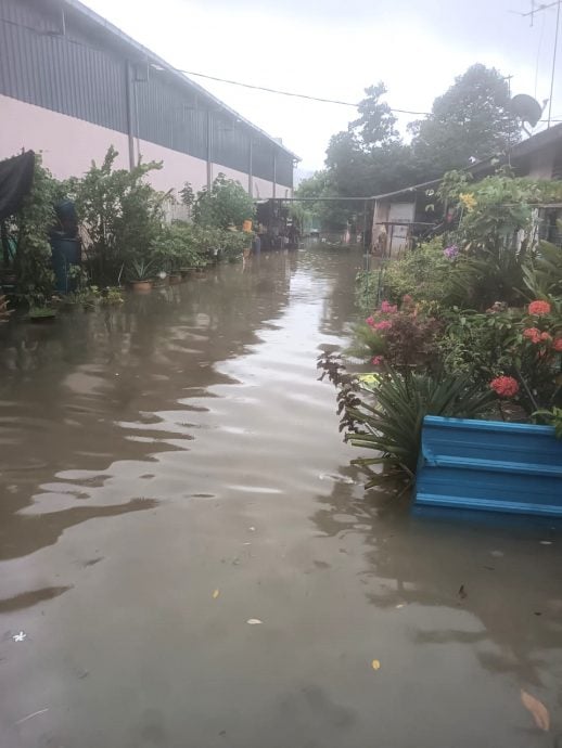 大都会/清晨15分钟大雨，呀吃14英里新村又淹水