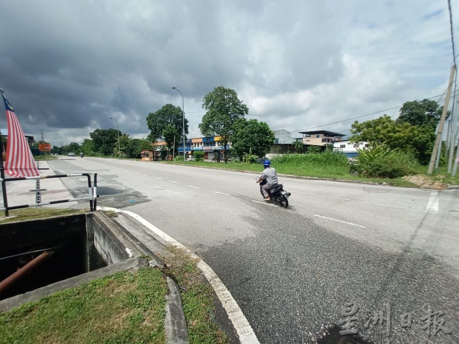 大都会/黄智荣建议设限高杆解决道路损坏