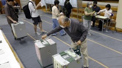 日众议院选举 | 自民党选情料15年最糟   出口民调：执政联盟不过半