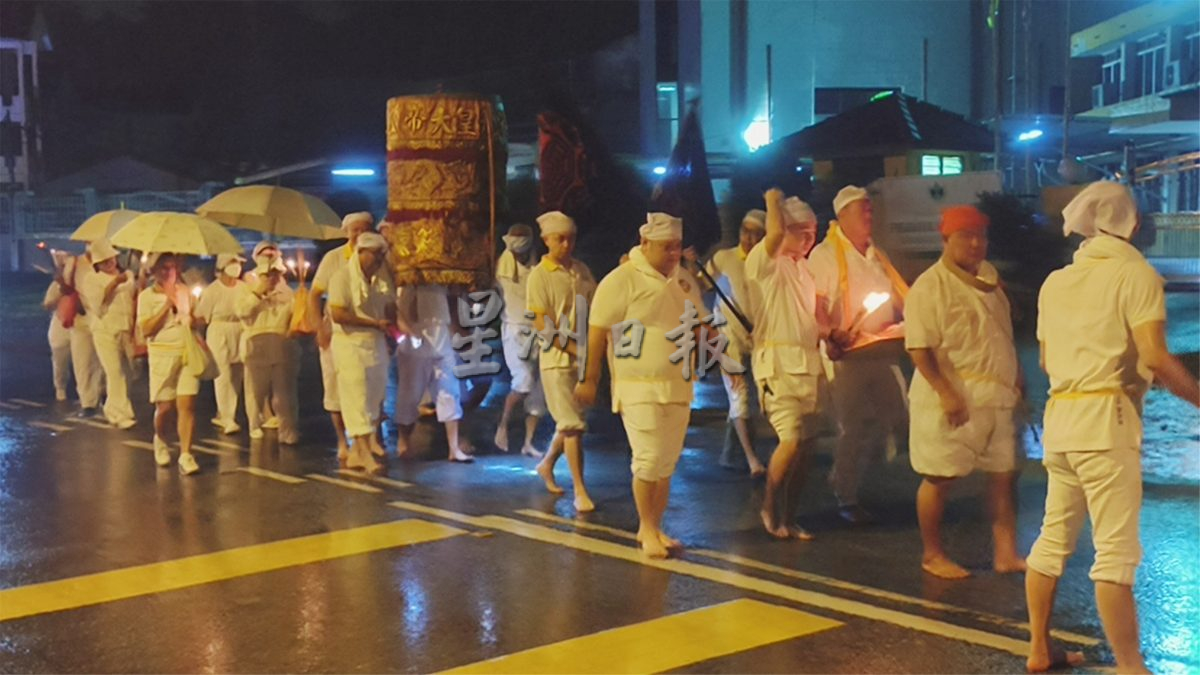 天不作美！庇朥西天宫迎接林府太师晋宫，200名善信雨中接神