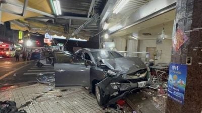 少年偷開車撞死3人 | 想學車被同學勸阻 少年偷開車為“證明自己”