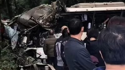 峨眉山客運車撞欄致3死2傷 疑司機下山開快車所致