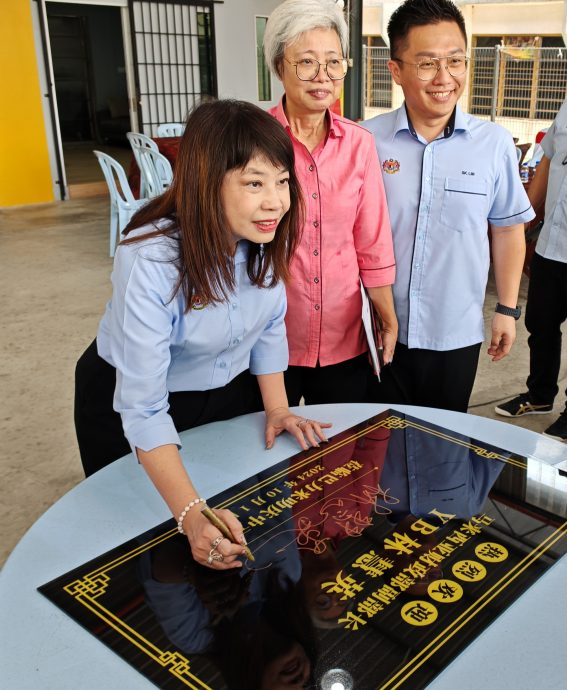 *已签发* 柔：副财长林慧英访巴力米拉，助“领养村”解决民生问题