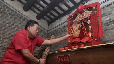 【特稿】華人尊長黃匡順返祖籍故鄉祭祖  獲村民熱烈歡迎