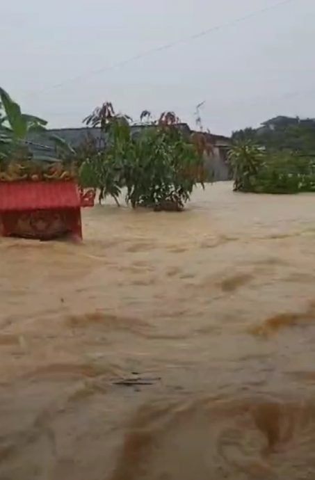 *已签发* 柔：封面：士姑来数地逢雨成灾，玛丽娜： 需短期和长期治水，盼居民理解