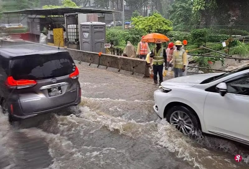 *已签发*柔：狮城二三事：一场滂沱大雨 狮城21处突发性淹水