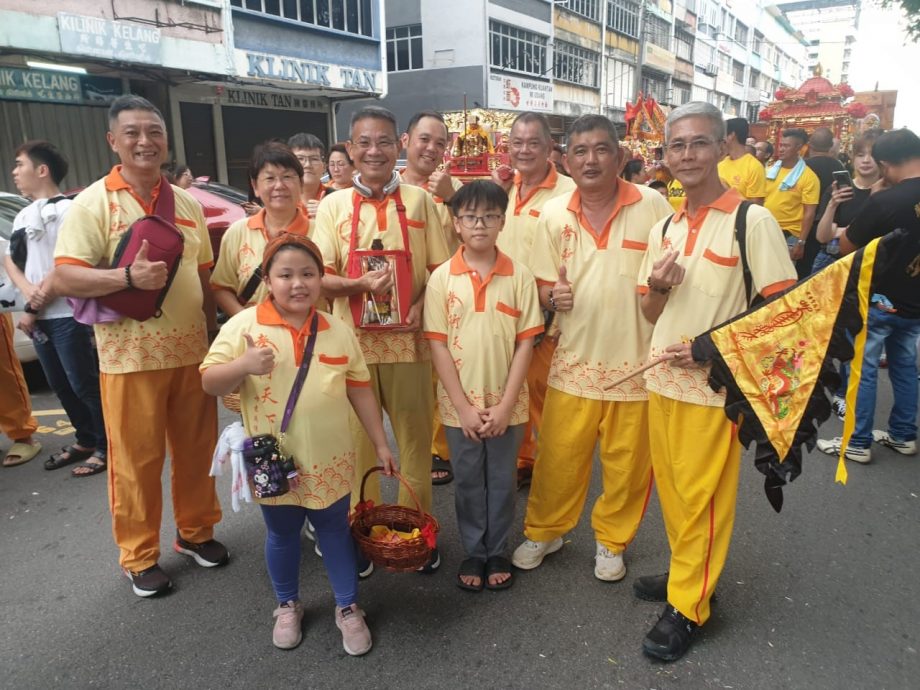 巴生柴埕镇海宫巡幸会香 千人膜拜认识妈祖文化