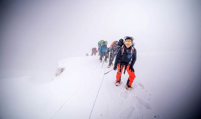 拼盘  18岁登14座8000公尺顶峰 向敢于梦想的雪巴人致敬  尼泊尔登山家缔最年轻新猷