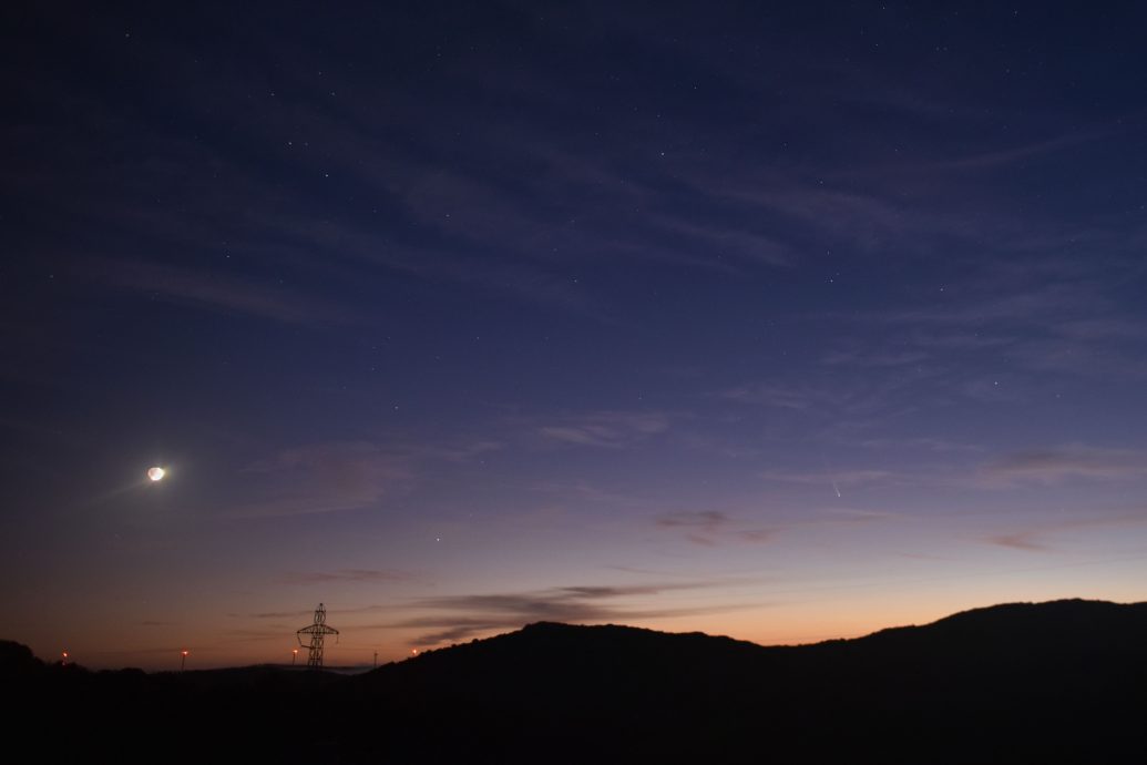 拼盘∕罕见遇超亮紫金山彗星闪亮夜空