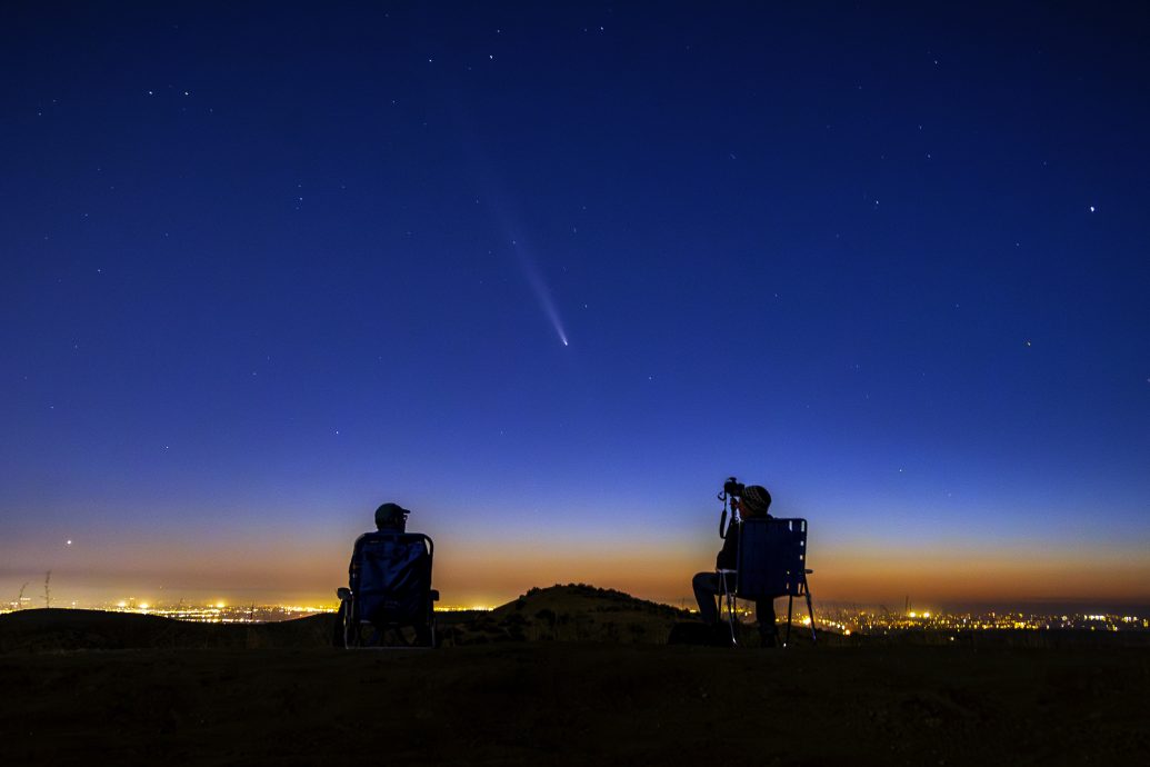 拼盘∕罕见遇超亮紫金山彗星闪亮夜空