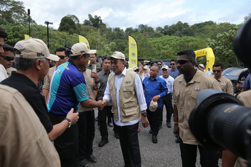 推介昌明热带雨林 首相为挑战总决赛挥旗