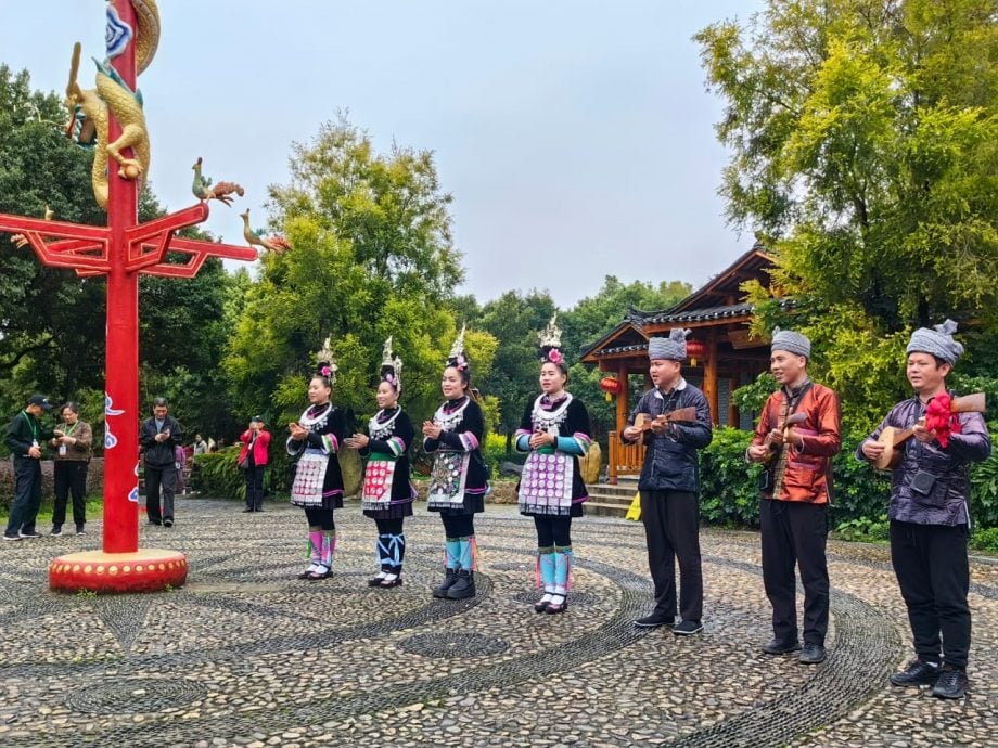 旅游旺季令吉升 外币兑换商生意旺