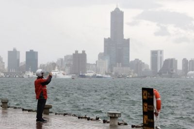 日本氣象廳: 山陀兒變大型猛烈颱風將貫穿臺灣　沖繩浪高可達兩層樓