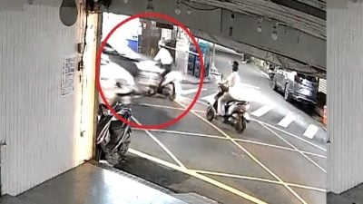 視頻| 少年開車撞小吃店釀3死 騎士連摩托遭撞飛