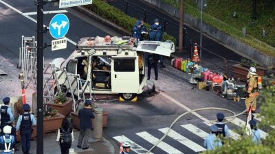 汽油彈擲自民黨總部  男子圖撞日相官邸被捕