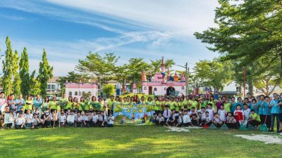 百名居民齊動手 迪斯尼公園零垃圾