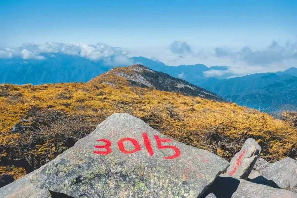 看云海送命 西安情侣走野路夜爬秦岭冰晶顶 天气突变失温遇难