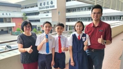 星洲全国小学生时事问答赛  槟侨光小学夺双冠