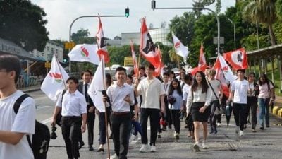 反對馬大學費清零政策   新青年候選人落髮抗議