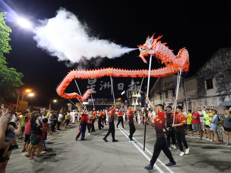 西天宫九皇大帝游境出巡，人潮汹涌　场面热爆