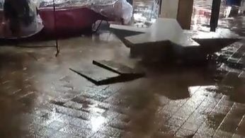 視頻 | 水泥蓋暴雨中彈跳引恐慌 隆市政局：井蓋遺失導致 已修復