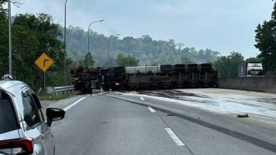 视频 | 油槽罗里侧翻起火燃烧 云顶山脚往隆方向严重塞车