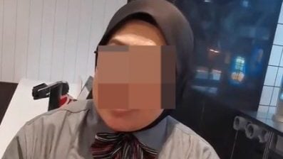 視頻 | 被指沒消費又賴著不走  女子與快餐店經理大吵