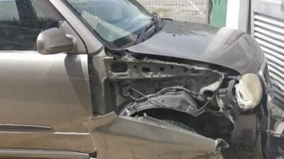 視頻 | 轎車有鳥糞送洗被撞爛  “員工竟不會開手牙車！”