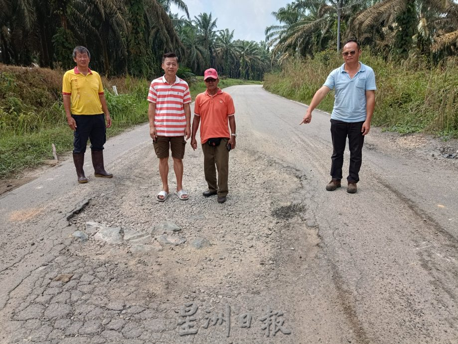 (请签发)柔：拉央拉央马华芭13公里主干道路布满坑洞  道路使用者盼当局尽快修补