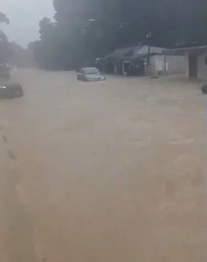 豪雨导致隆多处闪电水灾 DBKL：大部分水灾区受控 积水在30分钟内消退