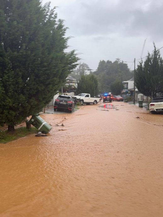 金马仑大雨 金山花园闪电水灾  双溪雷小土崩