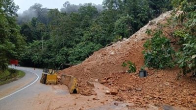 金马仑波赖路土崩封路  影响蔬菜运输旅游业