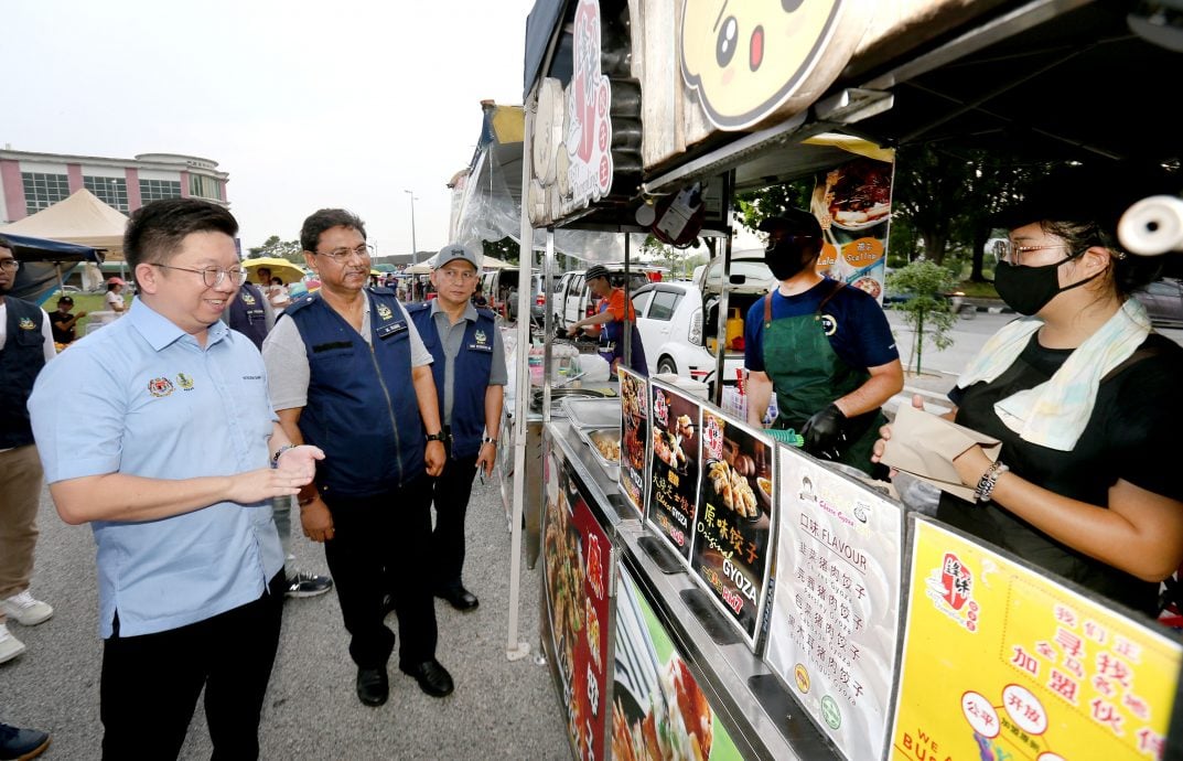 雨季来临夜市小贩减半 王国豪：免收垃圾费鼓励开档