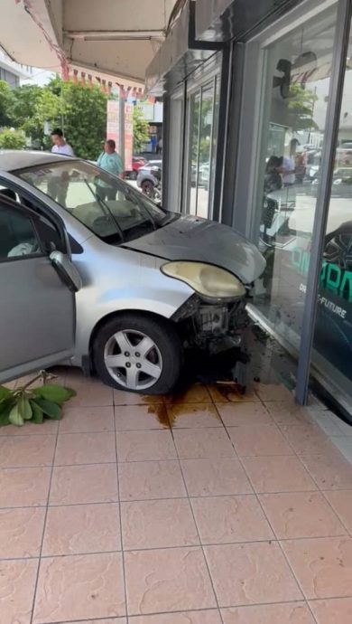 霹：封面主文／车撞店频仍引市民关注  商家提高警觉减风险