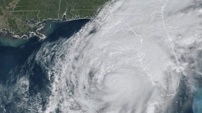 飓风米尔顿逼近佛州西岸逼近佛州西岸 多地遇龙卷风暴雨侵袭