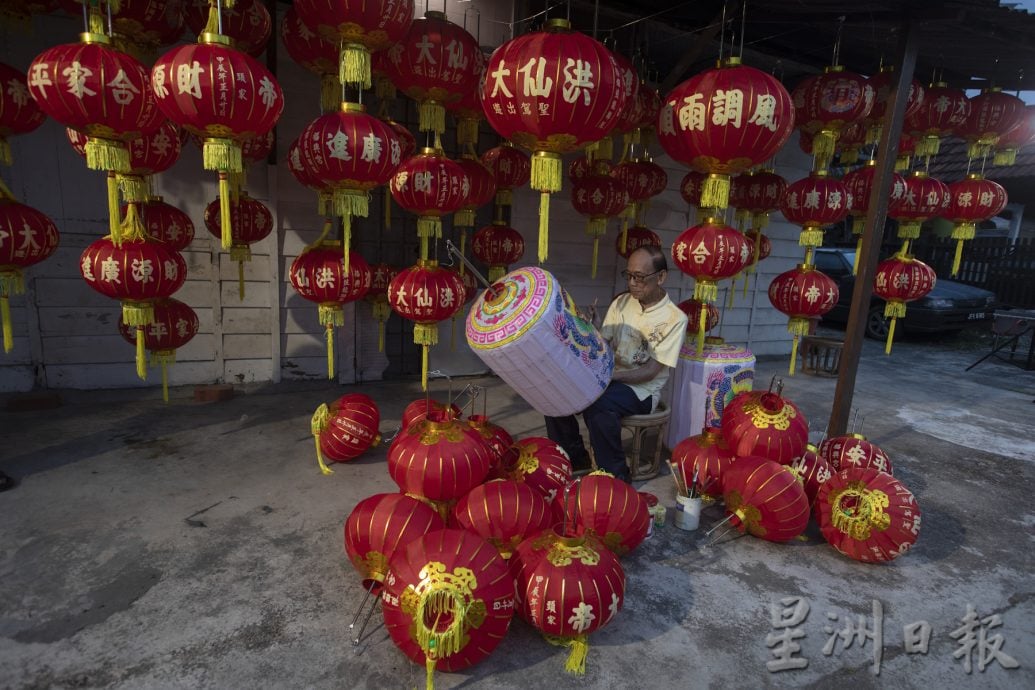 （21/10见报）星角摄／图说大马：即将失传的灯笼书法