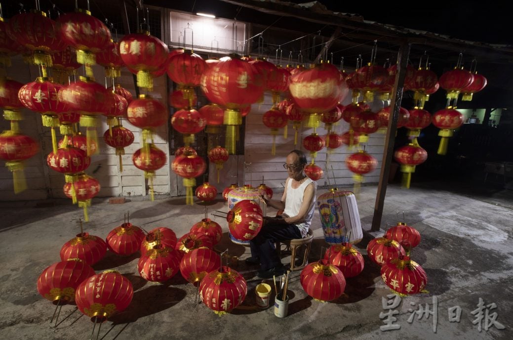 （21/10见报）星角摄／图说大马：即将失传的灯笼书法