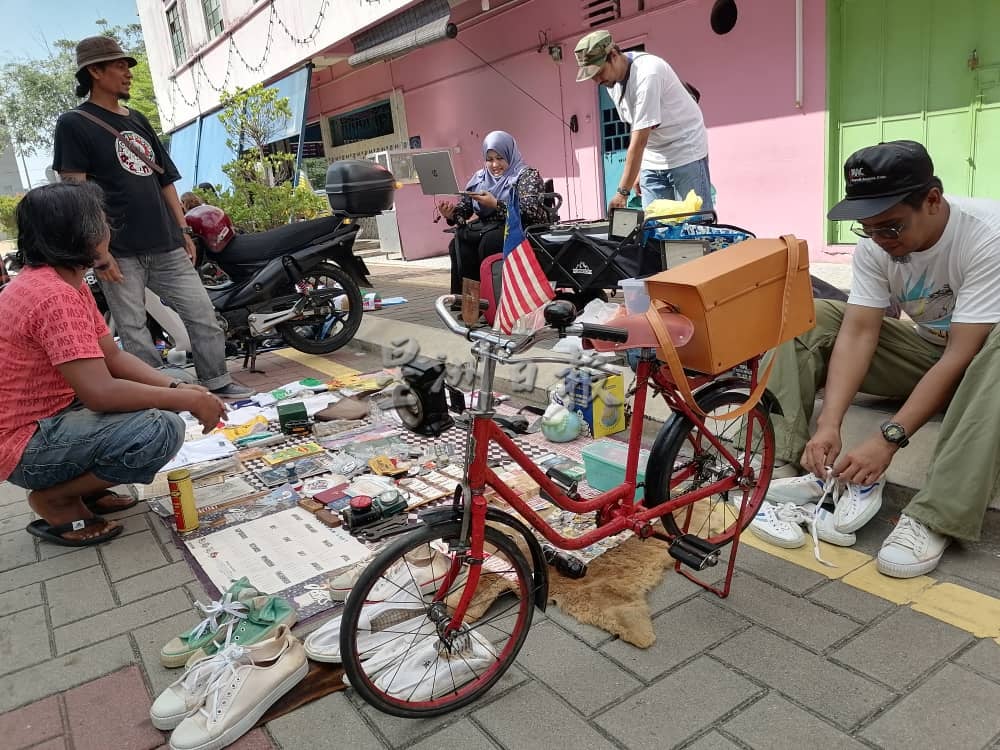 “壁画街两轮市集寻宝小趣味。”