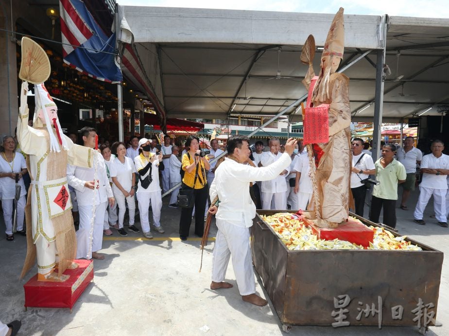 财神交更信众求财运 